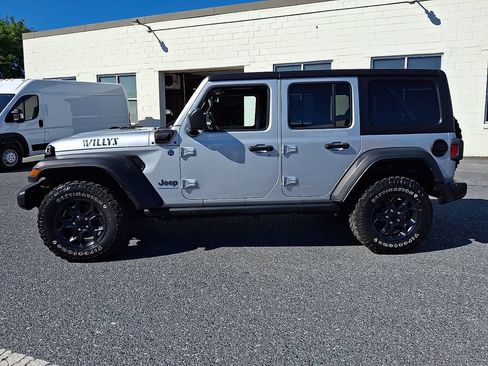 Used 2023 Jeep Wrangler Unlimited w/ Cold Weather Group AWD/4WD image 8