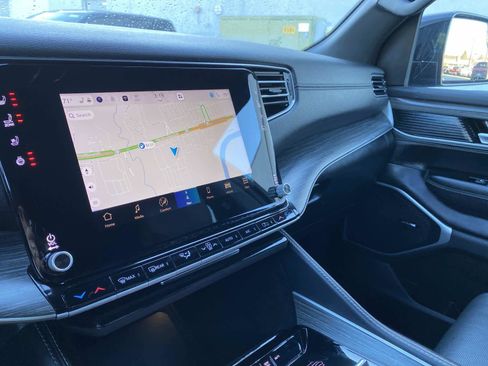 Certified 2024 Jeep Wagoneer Series III image 33