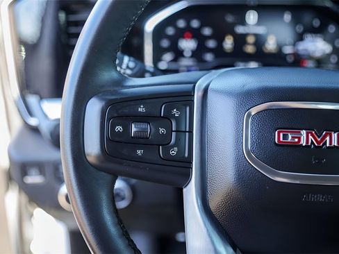 Used 2024 GMC Sierra 1500 SLE image 17