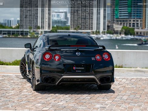 Used 2020 Nissan GT-R Premium w/ Premium Interior Package AWD/4WD image 3