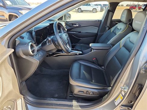 Used 2025 Chevrolet Trax ACTIV w/ Sunroof Package image 11