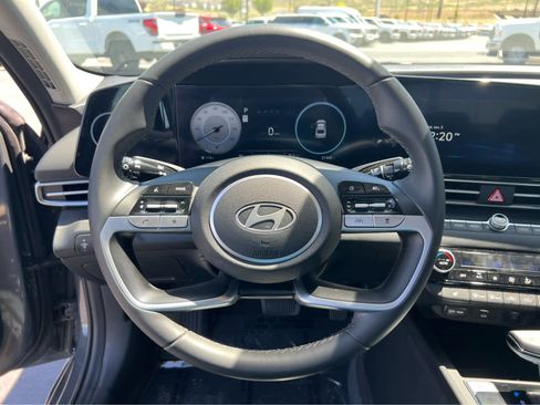 Used 2025 Hyundai Elantra SEL FWD image 34