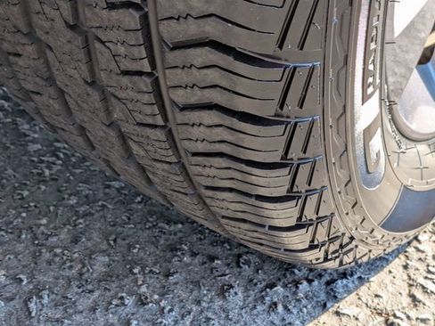 Used 2022 Ford Explorer XLT w/ Equipment Group 202A RWD image 12
