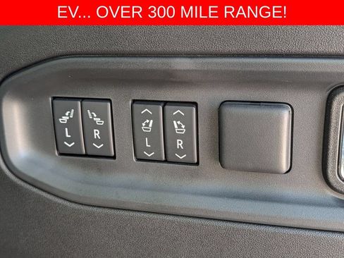 Used 2026 Cadillac Vistiq Sport w/ LPO, Floor Liner Package AWD/4WD image 25