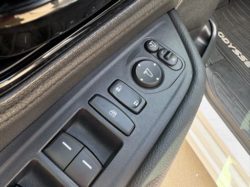 Used 2024 Honda Odyssey Elite image 12