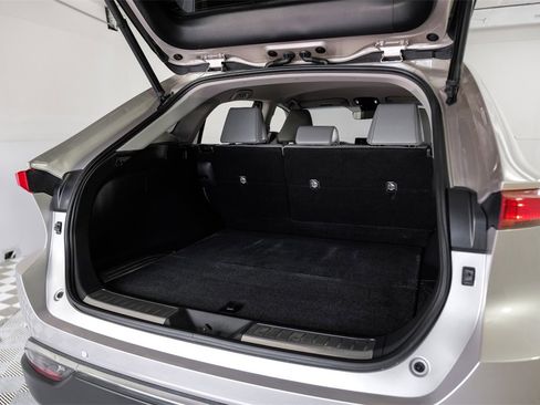 Used 2022 Toyota Venza XLE image 52