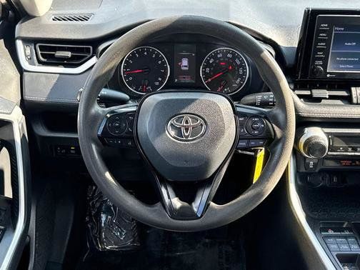 Used 2021 Toyota RAV4 LE w/ Carpet Mat Package (TMS) AWD/4WD image 13