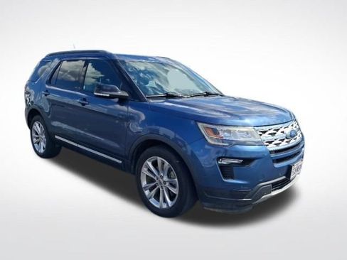 Used 2018 Ford Explorer XLT w/ Equipment Group 202A AWD/4WD image 2
