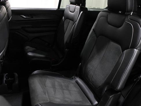 Used 2023 Jeep Grand Cherokee L Laredo image 19