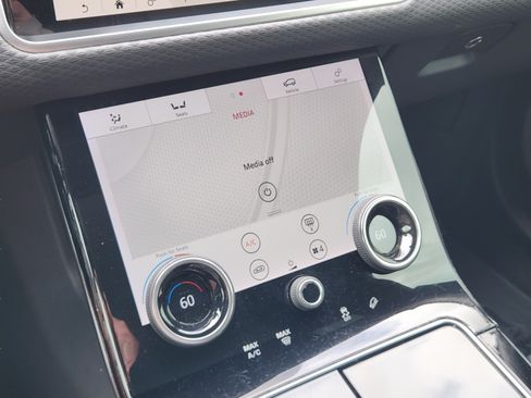 Certified 2019 Land Rover Range Rover Velar R-Dynamic SE AWD/4WD image 13