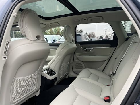 Used 2025 Volvo V90 B6 Cross Country Plus image 23