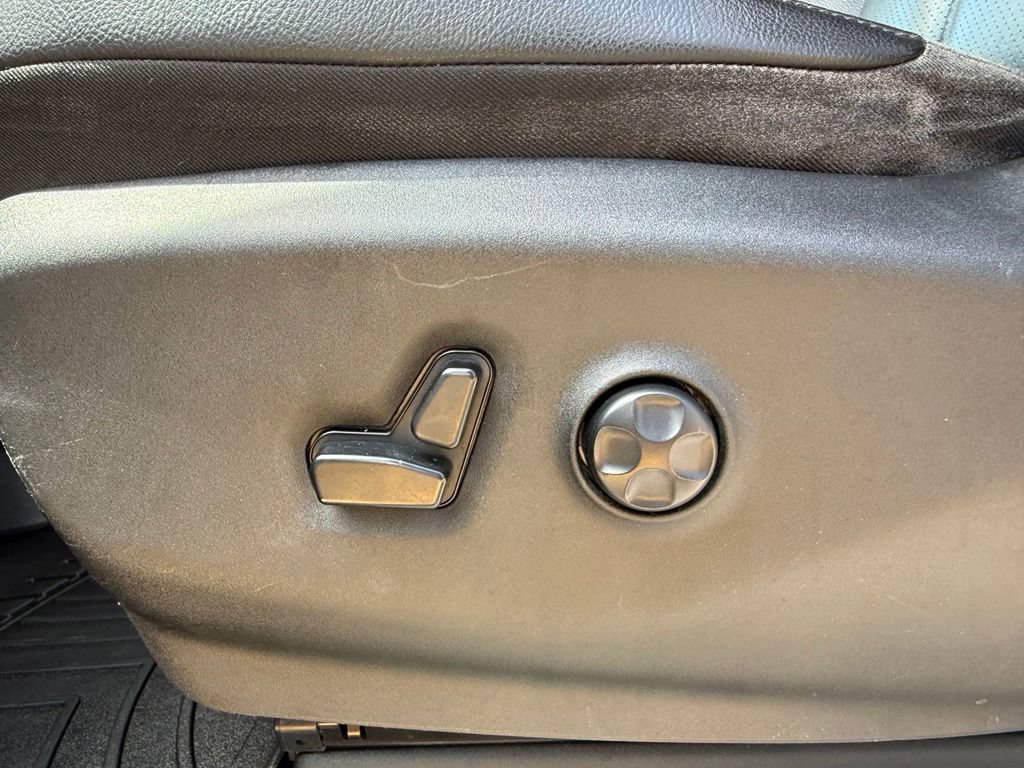 Used 2018 Chrysler Pacifica Touring-L FWD image 29