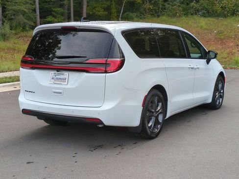 New 2026 Chrysler Pacifica Select image 13