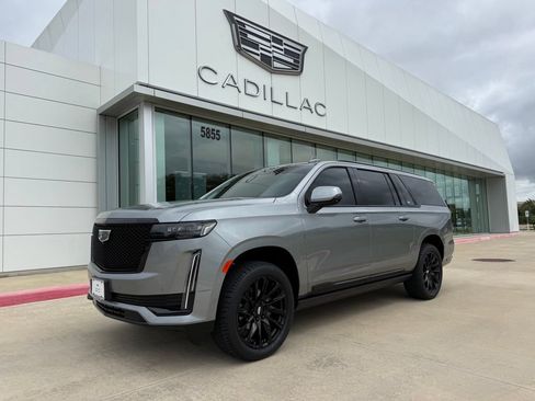 Used 2024 Cadillac Escalade ESV Sport Platinum w/ LPO, ONYX Package AWD/4WD image 2