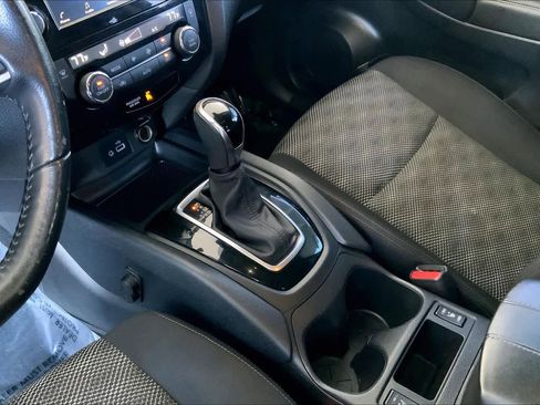 Used 2022 Nissan Rogue Sport SV image 17