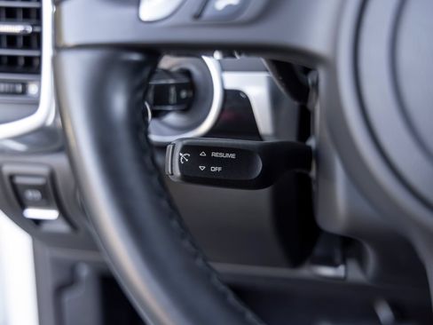 Used 2013 Porsche Cayenne Diesel AWD/4WD image 39