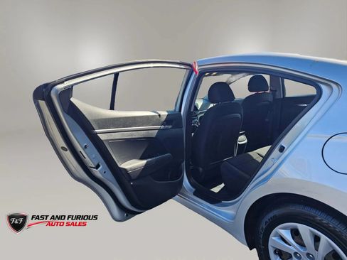 Used 2020 Hyundai Elantra SE w/ Cargo Package (C1) FWD image 10