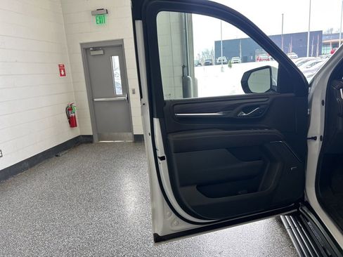 Used 2024 GMC Yukon XL Denali image 8