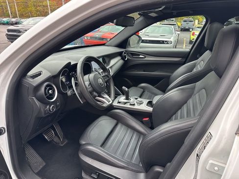 Used 2022 Alfa Romeo Stelvio Veloce AWD/4WD image 25