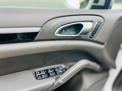 Used 2016 Porsche Cayenne image 21