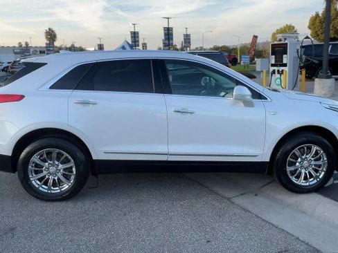 Used 2017 Cadillac XT5 Luxury w/ Driver Awareness Package image 9