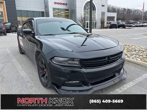 Used 2016 Dodge Charger SXT image 2