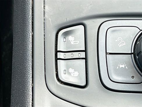 Used 2024 GMC Terrain SLT image 18