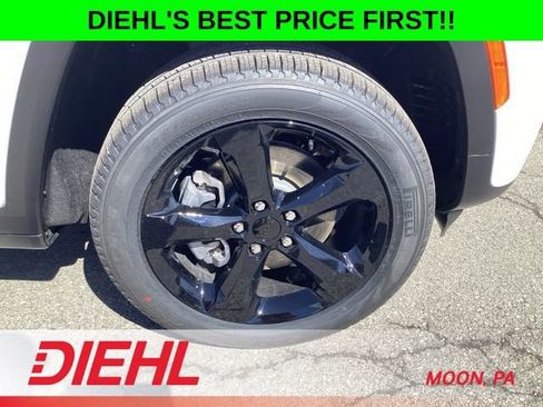 New 2026 Jeep Grand Cherokee L Limited w/ Limited Altitude Package AWD/4WD image 9