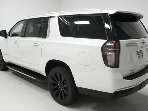 Used 2021 Chevrolet Suburban Premier AWD/4WD image 5