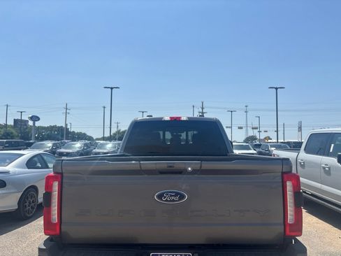 Used 2023 Ford F250 Lariat w/ Lariat Ultimate Package AWD/4WD image 6