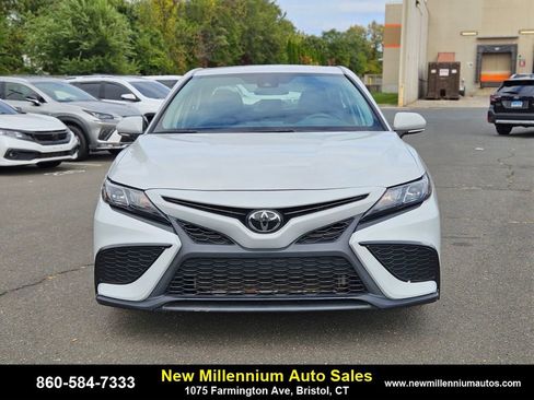 Used 2022 Toyota Camry SE image 7