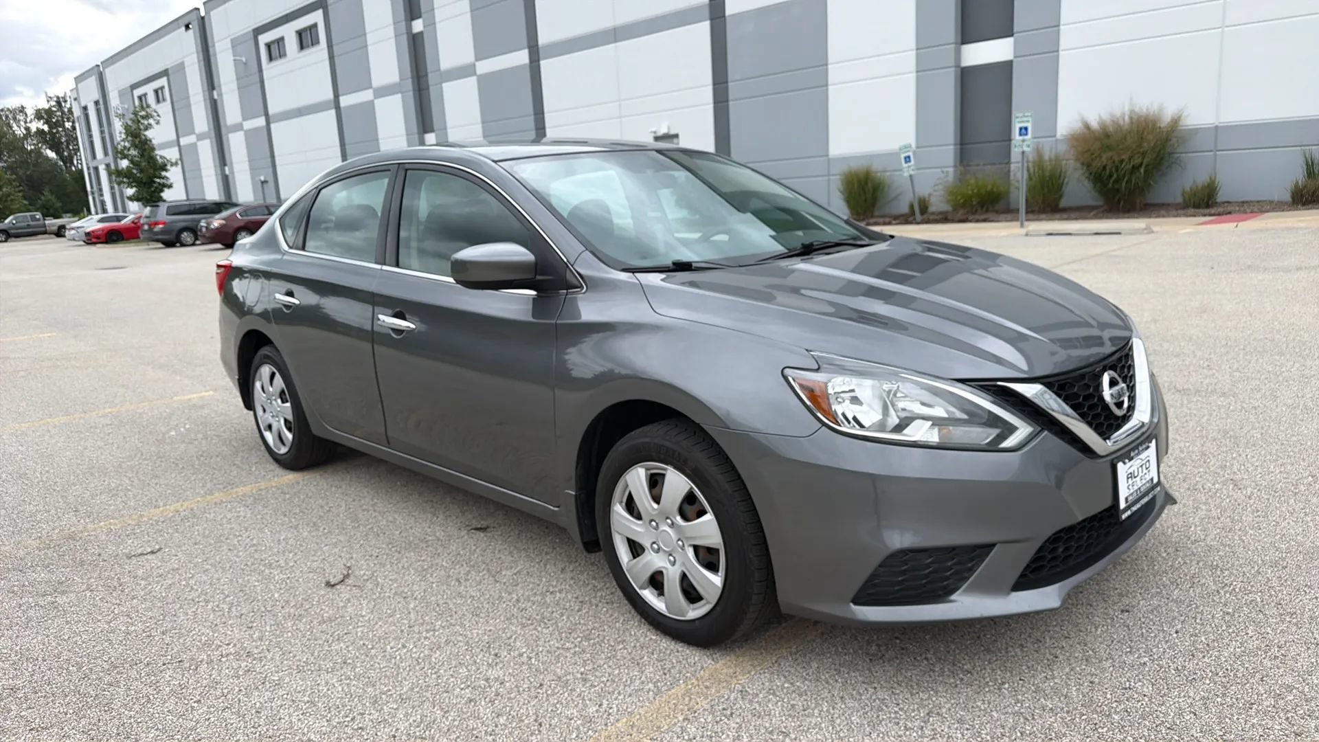 Used 2016 Nissan Sentra SV FWD image 3