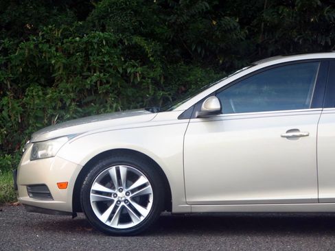 Used 2011 Chevrolet Cruze LTZ FWD image 22