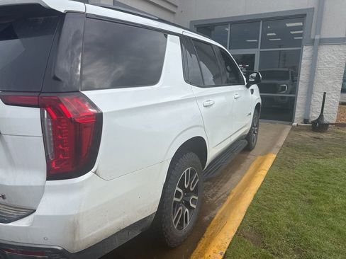 Used 2024 GMC Yukon AT4 w/ Technology Package AWD/4WD image 4