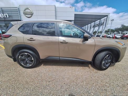 Certified 2024 Nissan Rogue SV w/ SV Premium Package FWD image 8