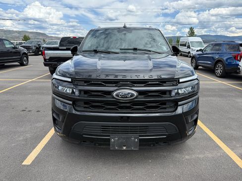 Used 2024 Ford Expedition Limited AWD/4WD image 2