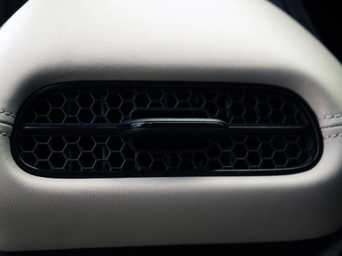 Used 2023 Honda HR-V LX image 39