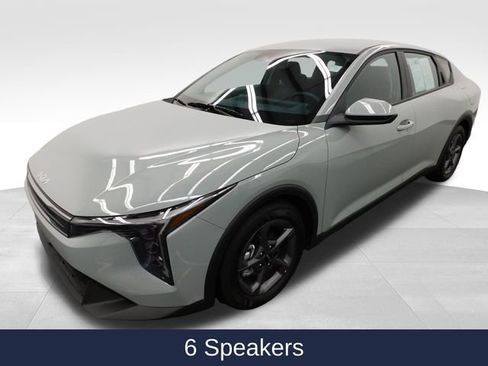 Used 2025 Kia K4 LXS image 3