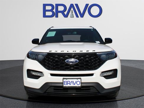 Used 2022 Ford Explorer ST-Line w/ Class IV Trailer Tow Package image 2