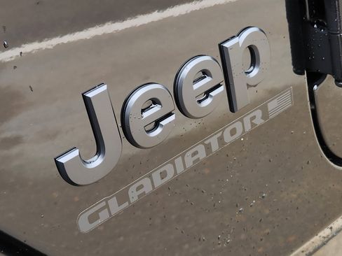 New 2025 Jeep Gladiator Sport AWD/4WD image 7