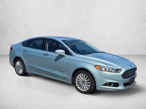 Used 2014 Ford Fusion SE w/ Equipment Group 502A FWD image 3