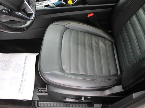 Used 2017 Ford Edge SEL w/ Equipment Group 201A AWD/4WD image 8