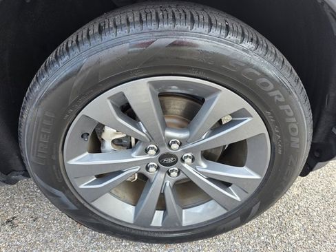 Used 2022 Ford Explorer XLT w/ Equipment Group 202A image 9