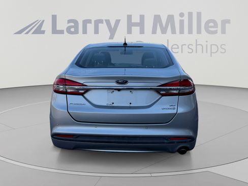 Used 2018 Ford Fusion SE FWD image 4