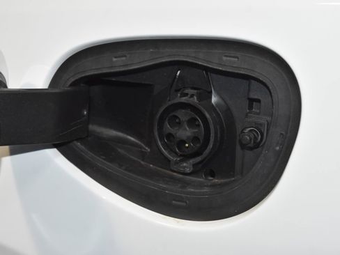 Used 2024 Chrysler Pacifica Select image 28