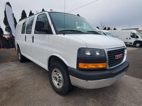 Used 2024 GMC Savana 2500 w/ Driver Convenience Package image 7