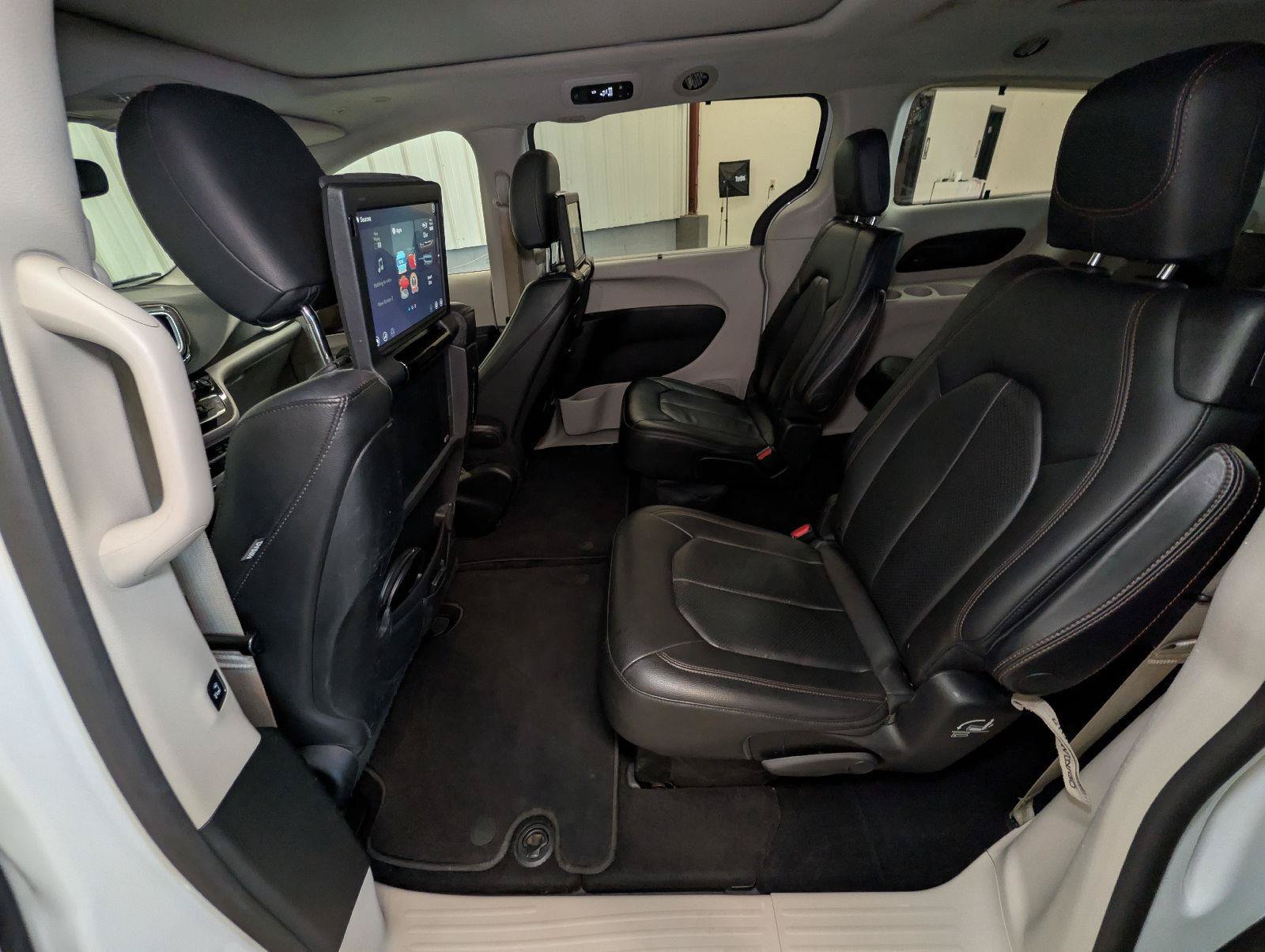 Used 2019 Chrysler Pacifica Touring-L Plus w/ Advanced Safetytec Group FWD image 37