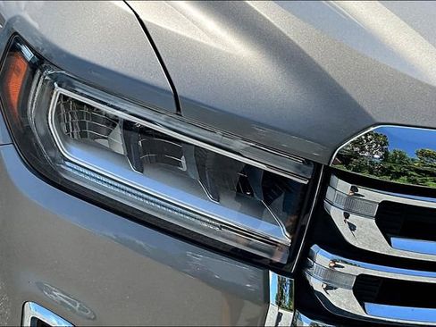 Certified 2023 GMC Acadia SLE image 31