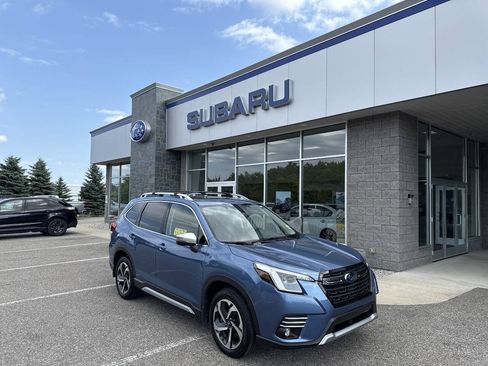 Used 2023 Subaru Forester Touring AWD/4WD image 2