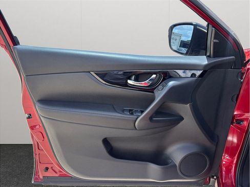 Used 2020 Nissan Rogue Sport SV FWD image 19